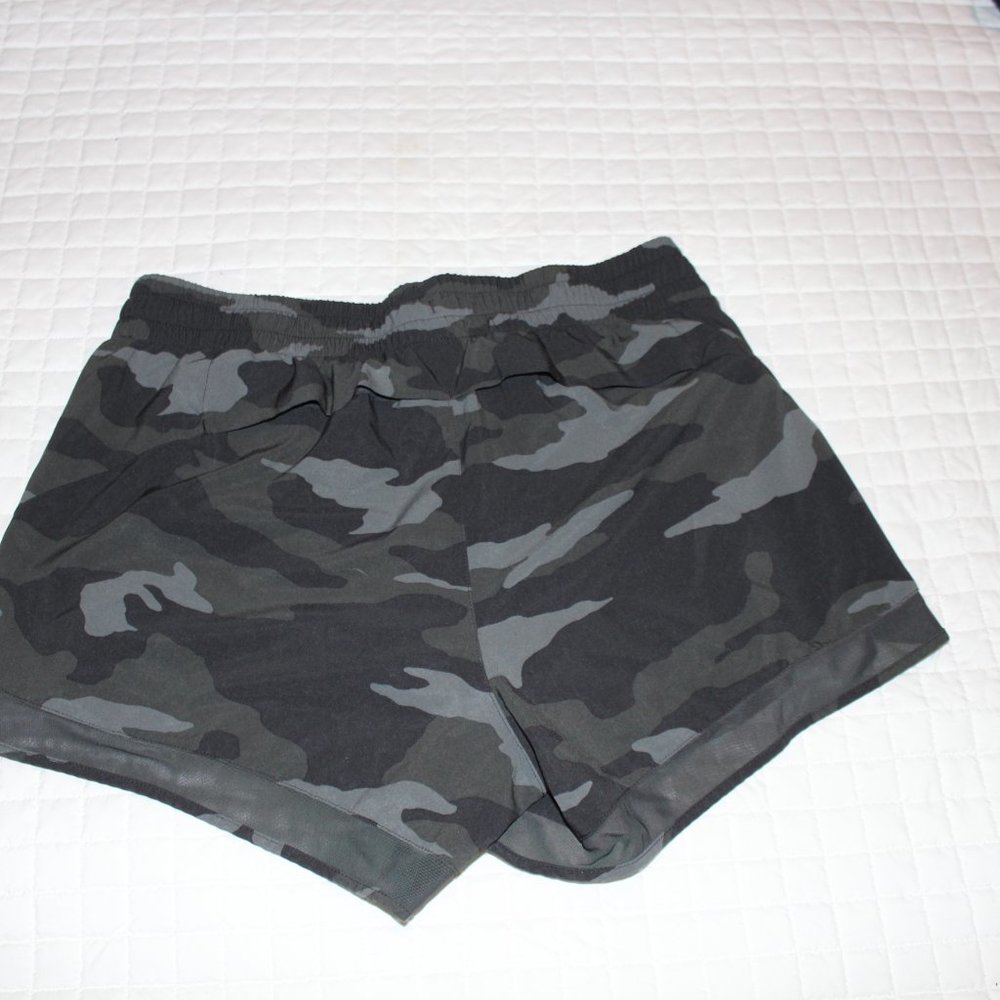 Athleta Green and Gray Camo Athletic Shorts - Picture 7 of 9